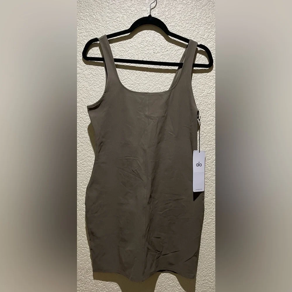 ALO Yoga NWT Alosoft Head start Dress OliveTree Color Size M